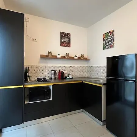 Апартаменты Modern Fully Equipped -central- Carol Park