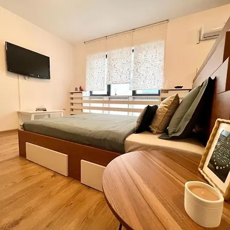 Modern Fully Equipped -central- Carol Park Апартаменты